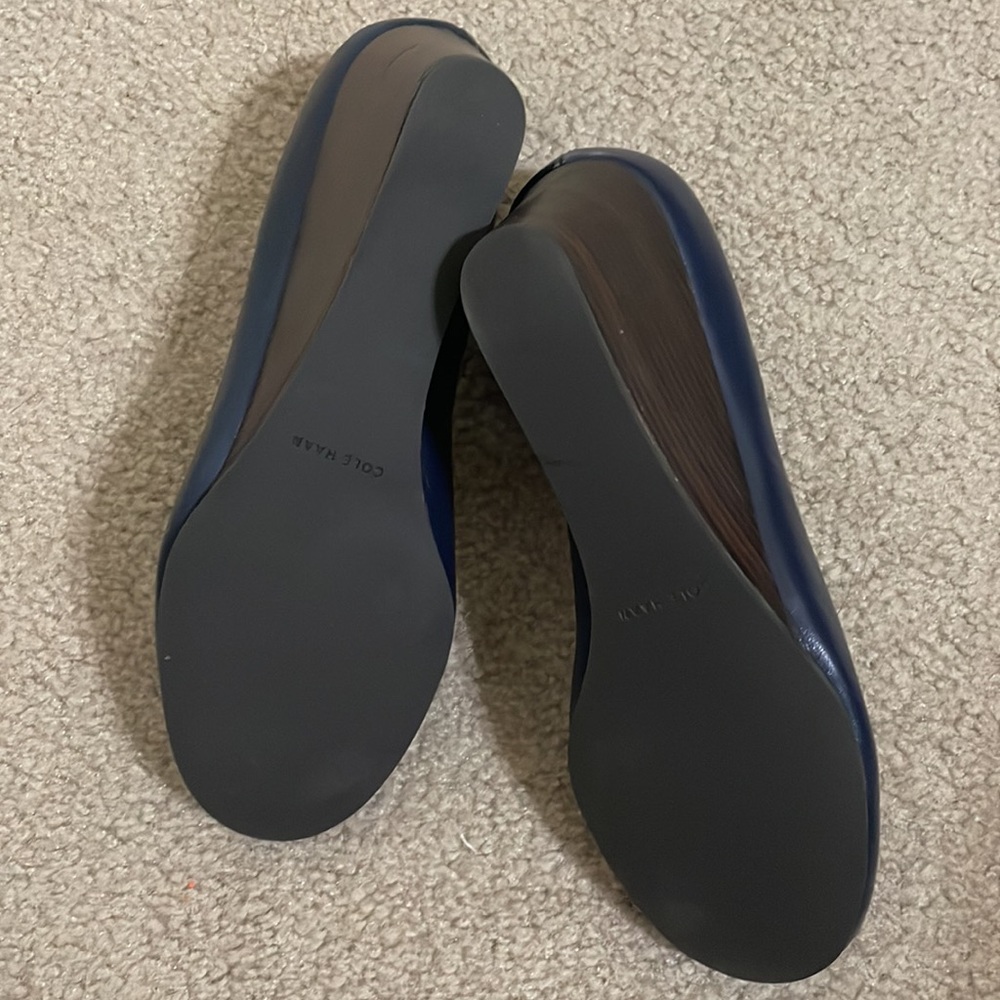 Cole Haan Navy Blue / Brown Wedge Slip On Heels Bow Front Shoes Size 6 - Picture 8 of 9